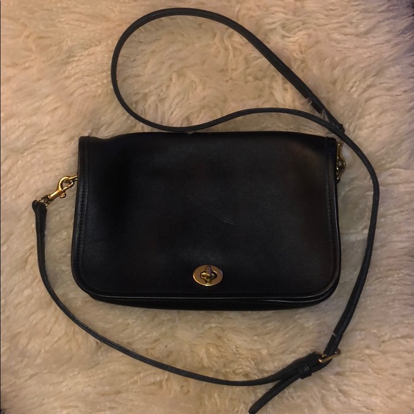 SOLD - Vintage Coach leather crossbody bag - black - Picture 2 of 9